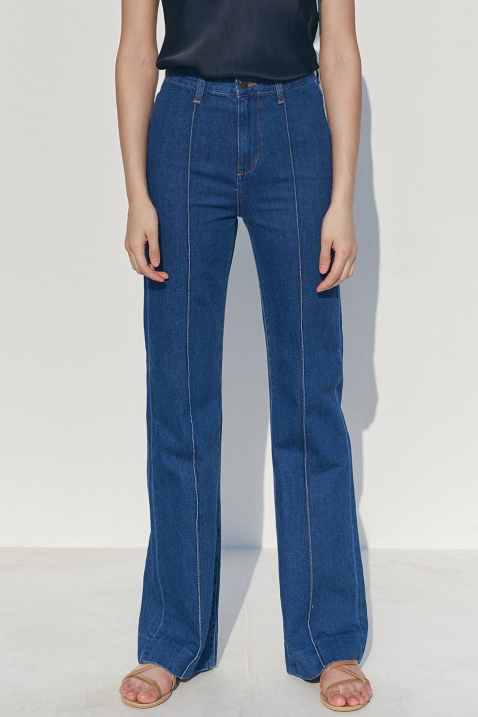 Farrah Pintuck Jeans(배다혜 착용)
